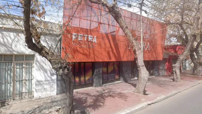 Grave denuncia contra el dueño de un boliche de San Martín: deudas, amenazas y maltrato